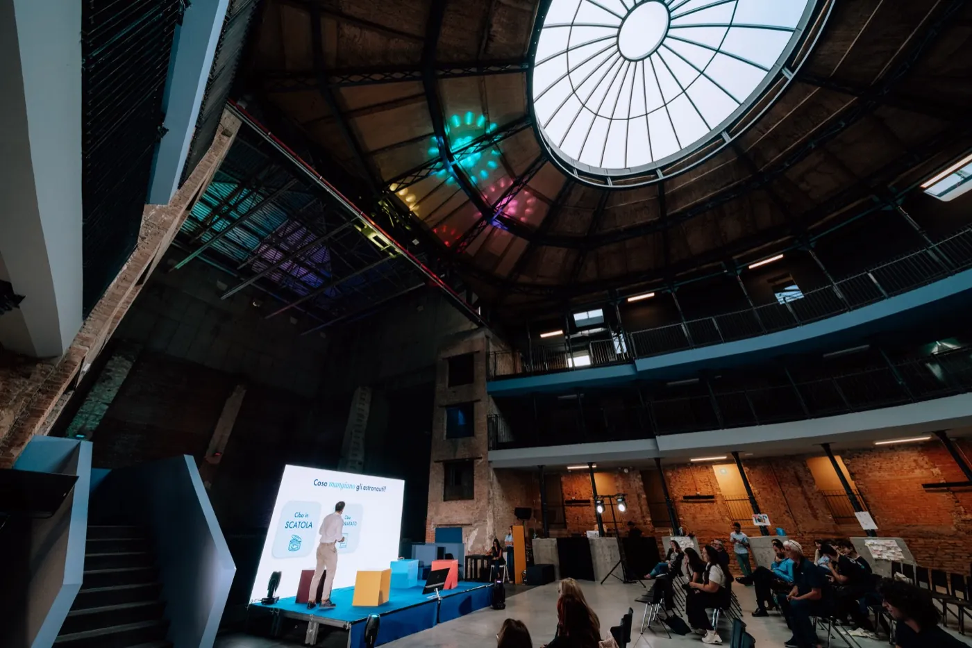 La sala di Ferrara Top Giovani vista dall'alto